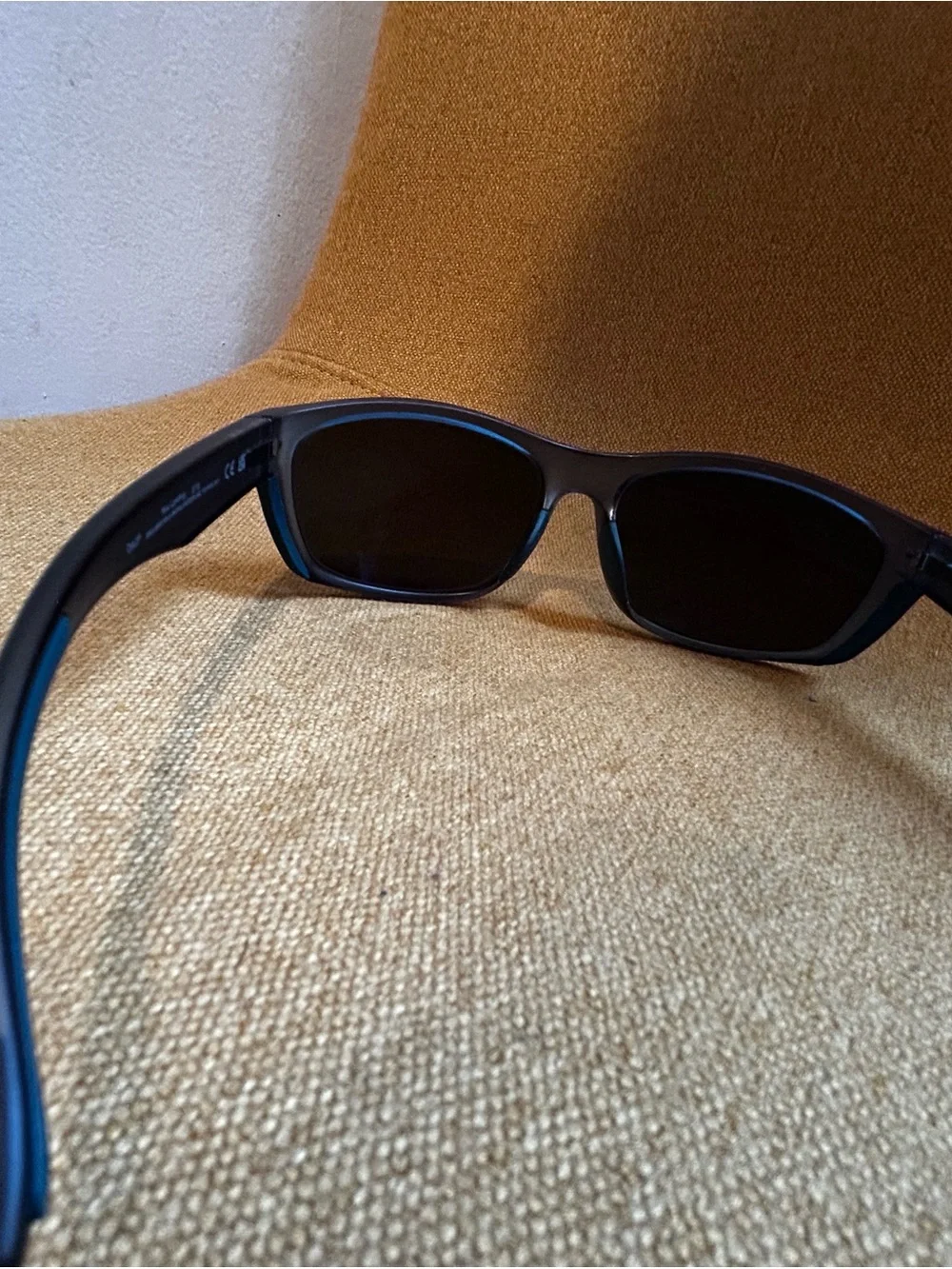 MAUI JIM polarized readers  Black Sunglasses with Blue Mirrored Lenses